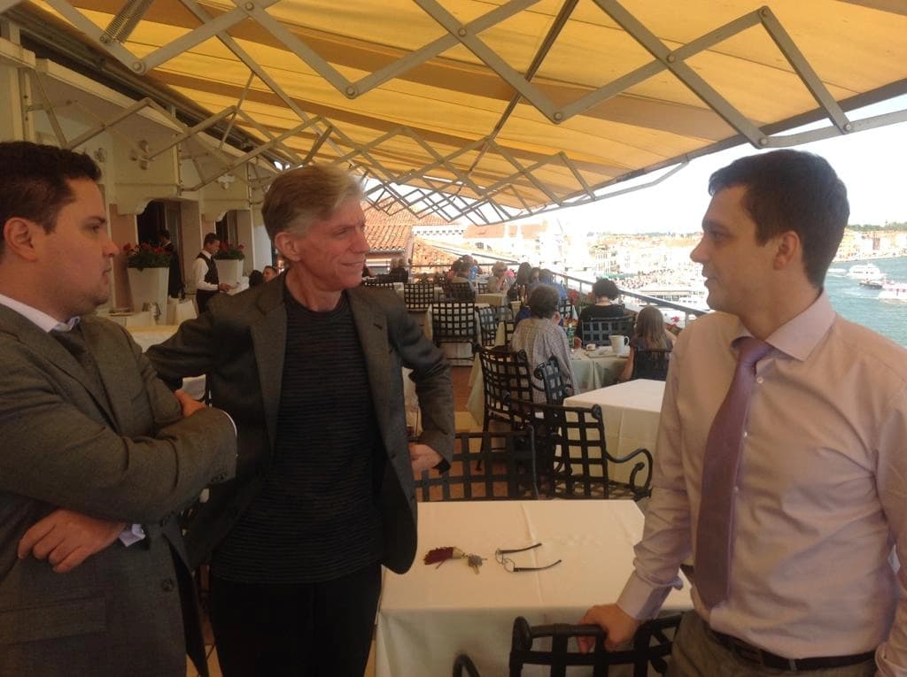Gregor Brajović speaking with international business partners