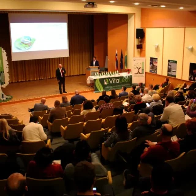 Presentation introducing a new vision to an audience