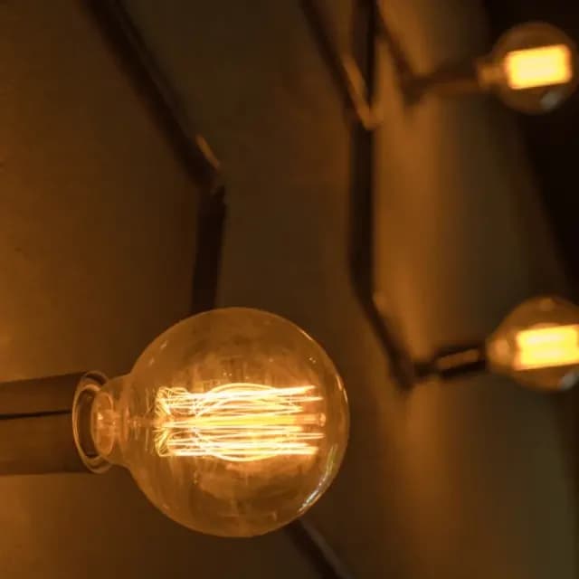 Illuminated light bulb symbolising a new entrepreneurial insight